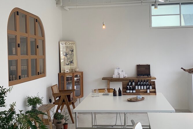Make your K-scent perfume: Modern oneday class in Seoul - Finishing and packing the 50ml bottle