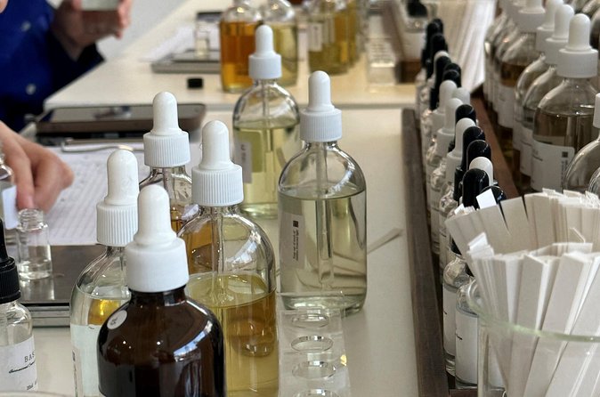 Make your K-scent perfume: Modern oneday class in Seoul - The instructor and the value of a small group