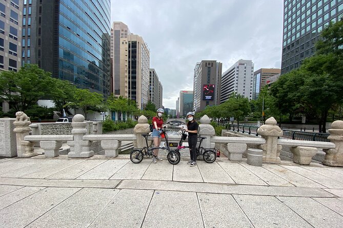 Market Food Tour & Evening E-bike Ride in Seoul - Ikseon-dong and Sewoon Arcade