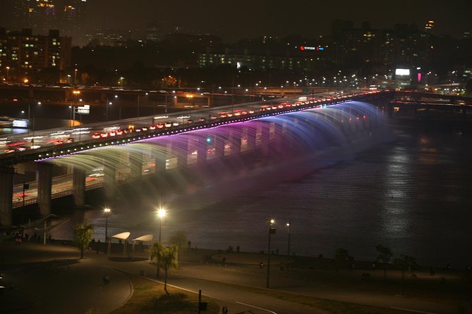 Moonlight Rainbow Fountain Show Night Tour in Seoul - Deoksugung Palace after dark
