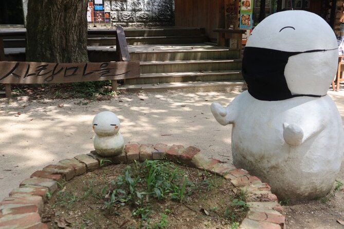 Nami Island& Petite France& Garden of Morning Calm& Italian Village One-Day Tour - A countryside day from Hongik University Station