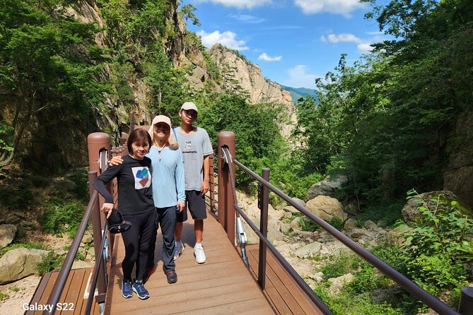 One-Day Tour for stunning Mt.Seoraksan from Seoul - Riding the cable car to Gweongeumseong Fortress