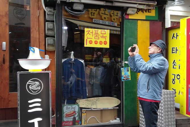 Private day tour Korea(Seoul trip) with Professional Photographer - Downtown Seoul: palaces, hanok lanes, and old market streets