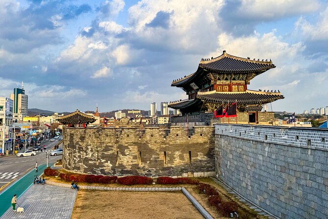Private Day Trip to Korean Folk Village and Hwaseong Fortress - What the private guide adds