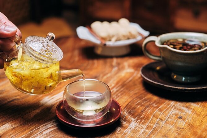 Private Downtown Seoul Food & Market Tour with 8+ Tastings - Mandu and slightly spicy tteokbokki