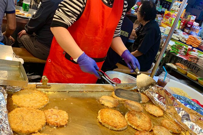 Private Full-Day Guided Tour in Seoul with Lunch, Tea and Dinner - Samgyetang lunch at Tosokchon