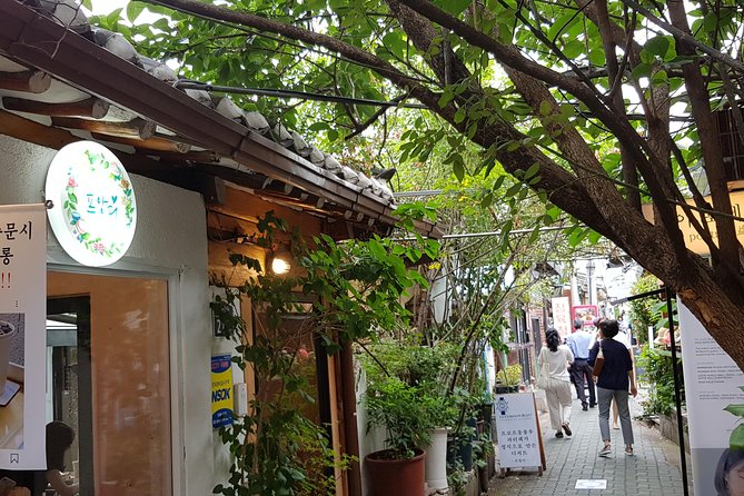 Private Layover Tour from Incheon Airport to Seoul - Namdaemun Market and the limits of a short stop