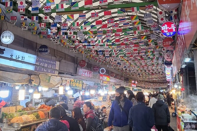 Private Seoul City Tour Palace, village, temple, market - Jogyesa Temple, a calm beginning in central Seoul