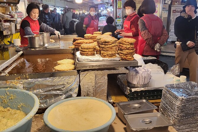 Private Seoul City Tour Palace, village, temple, market - Insadong for crafts, art, and a Korean lunch