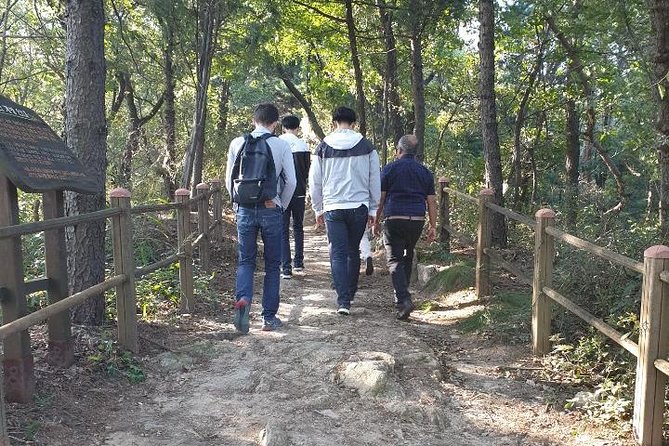 Private Tour: Talk show with N.K. Defector and Short Hiking - The Defector Talk and How to Approach It