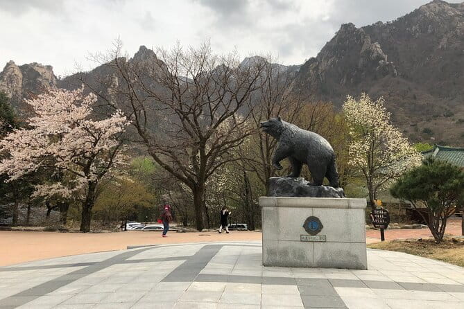 Seoraksan and Cherry Blossom Lake 1 day trip from Seoul - Seoraksan National Park in four hours