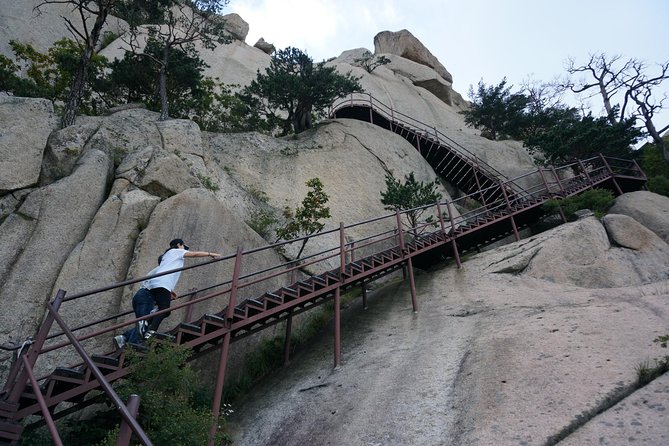Seoraksan National Park Ulsanbawi Hiking from Seoul - What the guide adds on the trail