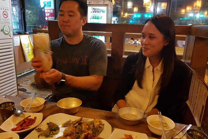 Seoul: Anthony Bourdain-Inspired BBQ and Pub Experience - Getting to the Singongdeok-dong meeting point