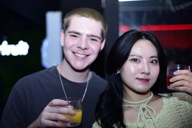 Seoul: Apgujeong Premium Pub Crawl with VIP Bottle Service - Safari Social Bar starts the night in Sinsa-dong