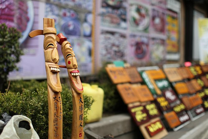 Seoul Art Tour with a Local Expert: 100% Personalized & Private - Walking Insadong-gil for shops, food, and street life
