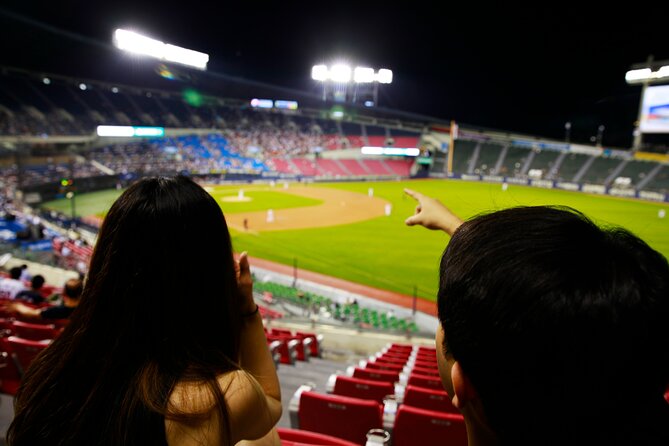 Seoul: Baseball Game Ticket with Dinner/Beer with the host - Starting with Korean food before the first pitch