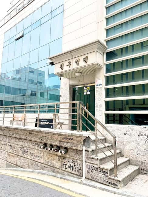 Seoul: BTS K-Pop Star Footsteps Journey ARMY Fan Day Tour - Eating at Yoojung Sikdang