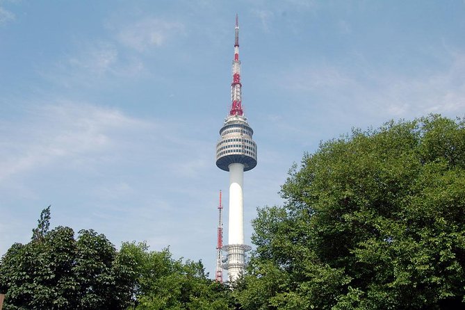 Seoul City Sightseeing Tour Including Gyeongbokgung Palace, N Seoul Tower, and Namsangol Hanok Village - Gwanghwamun Gate and the guard ceremony