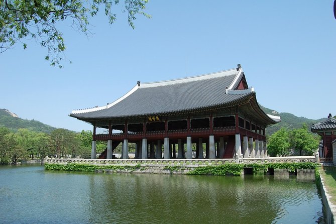 Seoul City Sightseeing Tour Including Gyeongbokgung Palace, N Seoul Tower, and Namsangol Hanok Village - The ginseng center: useful information with a sales pitch