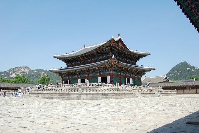 Gyeongbokgung Palace below the Bugaksan ridge in Seoul