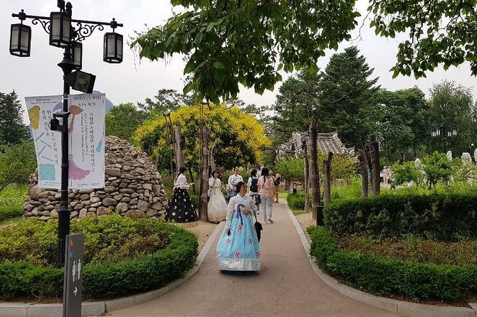 Seoul City Walking Private Tour (3hours) - Finishing with food and art in Insadong