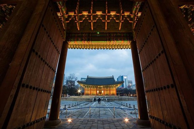Seoul: Deoksugung Palace Night Tour - Why Deoksugung works especially well at night