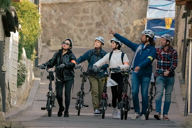 Seoul E-bike Tour - The Blue House adds recent political history