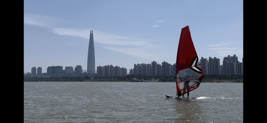 Seoul : Efoil Experience in Han River - The Ttukseom Hangang Park setting