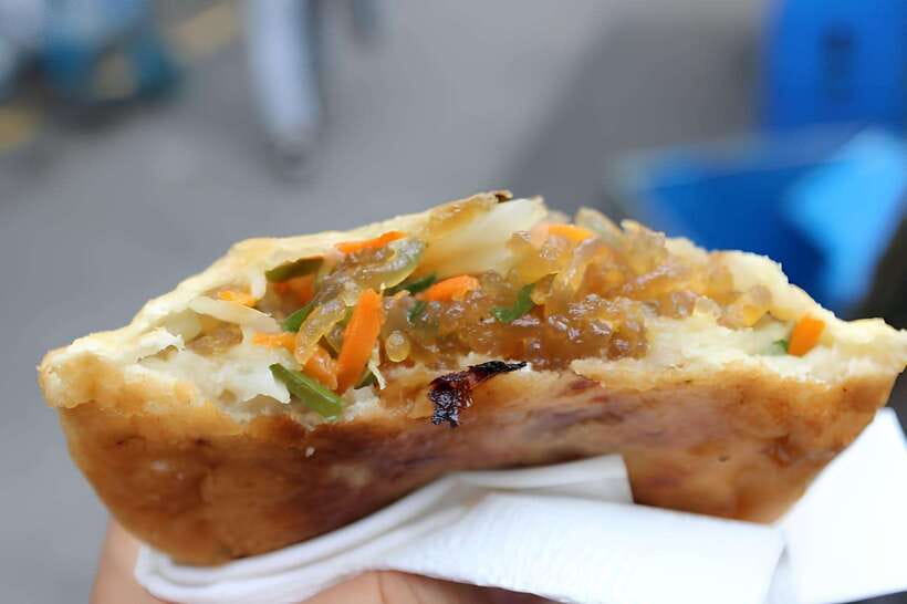 Seoul: Guided Street Food Tour at Namdaemun Market - Meeting Kay or EJ at Hoehyeon Station