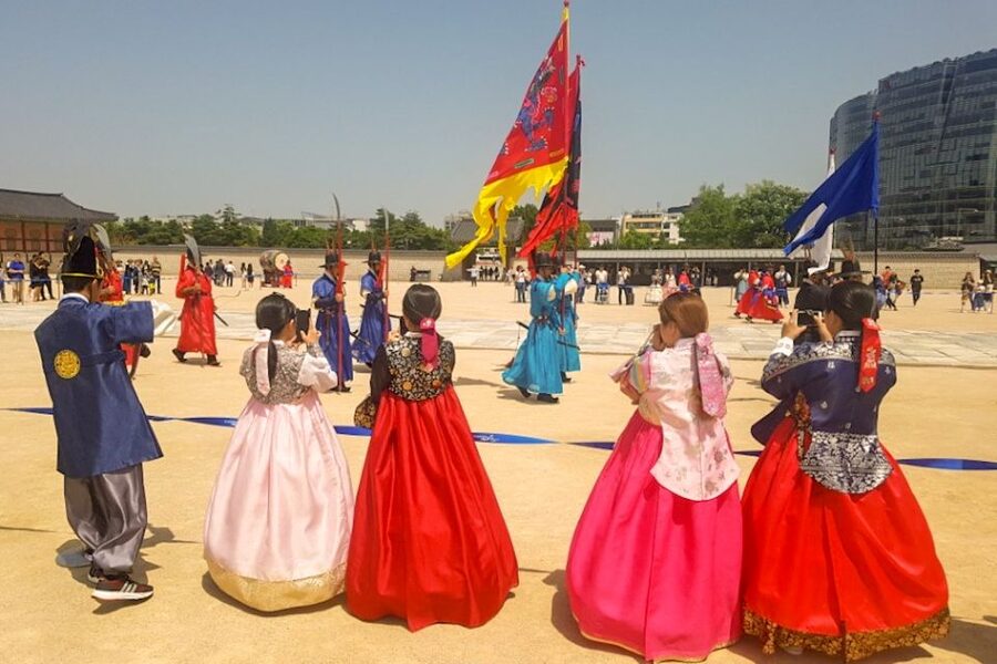 Seoul: Gyeongbok Palace and Bukchon Hanok Walking Tour - Key points to know before you book
