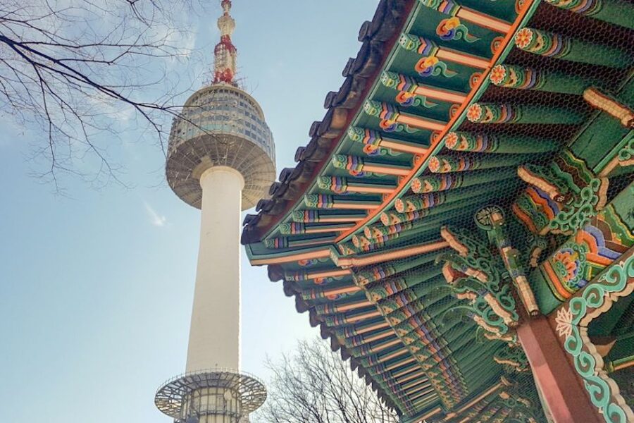 Seoul: Gyeongbok Palace and Bukchon Hanok Walking Tour - Gyeongbokgung Palace and the Joseon court
