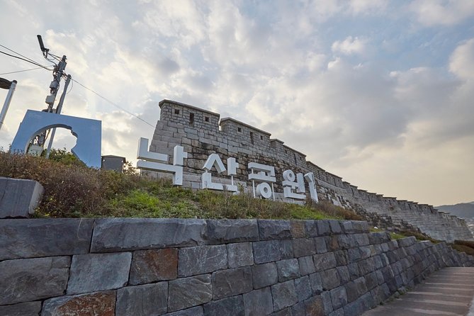 Seoul: Gyeongbok Palace, Bukchon Village, and Gwangjang Tour - Why this tour works as a first day in Seoul