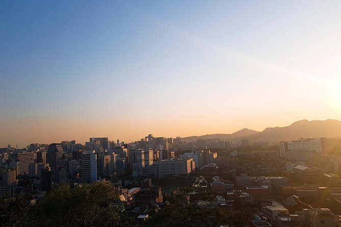 Seoul: Gyeongbok Palace, Bukchon Village, and Gwangjang Tour - The Korean Ginseng Museum and the shopping stop