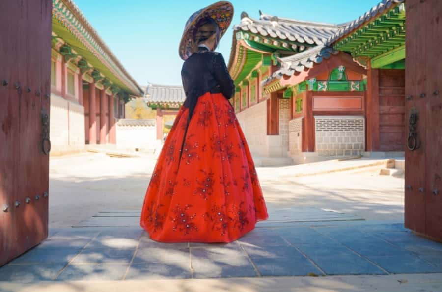 Seoul: Gyeongbokgung / Hanok Village / N Seoul Tower - Gyeongbokgung Palace in hanbok