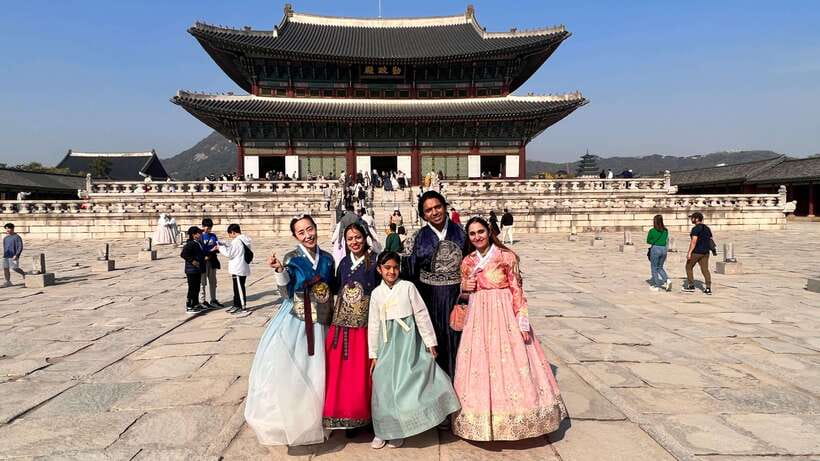 Seoul Highlights: Gyeongbok Palace, Insadong & N Seoul Tower - Gyeongbokgung Palace, Seoul’s grand royal stage