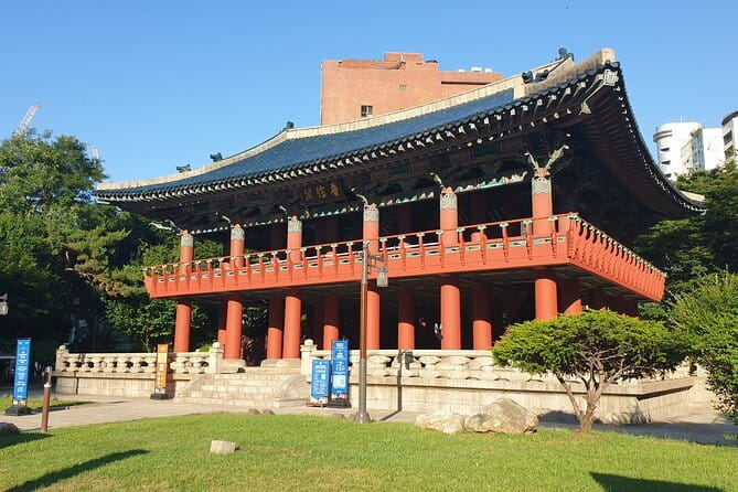 Seoul History Walking Tour - Bosingak begins the story with a city bell