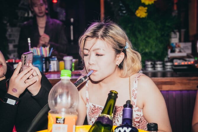 Seoul: Hongdae Premium Pubcrawl with Open Bottles - Who will get the most from this night