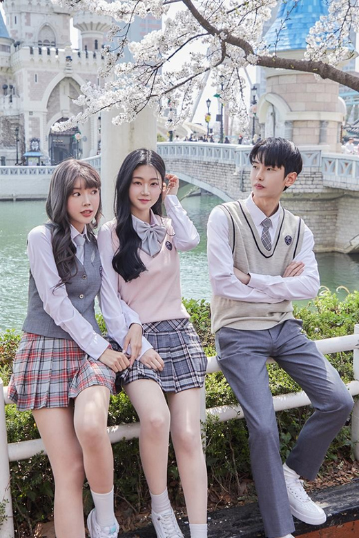 Seoul: Lotte World 1 Day Pass & Korean School Uniform Rental - What your full day at Lotte World includes