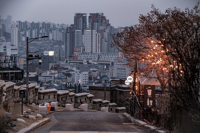 Seoul moonlight walking tour with local historian - Timing, group size, and what to bring