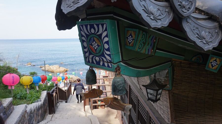 Seoul: Mt Seorak + Naksansa Temple or Nami Island Group Tour - Naksansa Temple adds cliffs, culture, and sea air