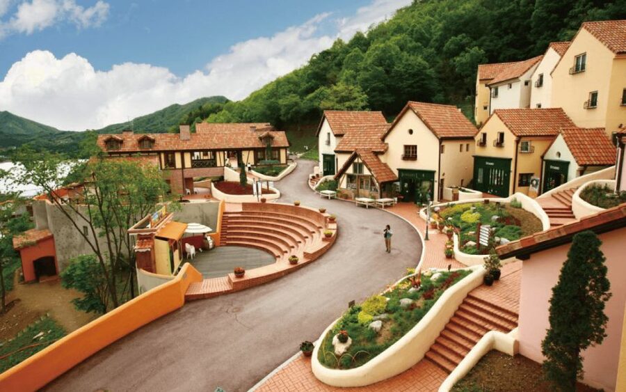 Seoul: Nami and Petite France Tour with Optional K-Garden - Italian Village and the Pinocchio and Da Vinci theme