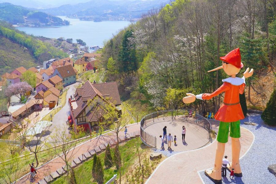 Seoul: Nami and Petite France Tour with Optional K-Garden - Lunch, timing, and what you pay for