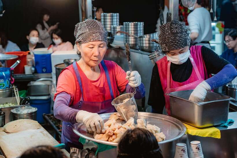 Seoul: Night Market Food Tour with Local Guide - Should you book the Gwangjang Market food tour?