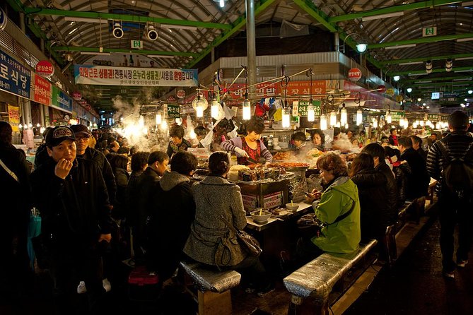 Seoul Night Tour (Gwangjang Market, Royal Palace and Naksan Park) - Weather, clothing, and the pace