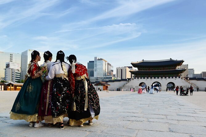 Seoul Night Tour with Han River Cruise and Gyeongbokgung Palace - Bukchon Hanok Village and the quieter streets
