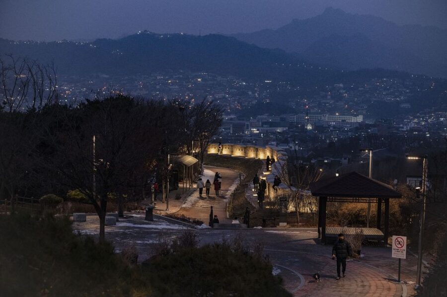 Seoul: Nighttime Hidden Gems Walking Tour - Seoul National University and the pressure to succeed