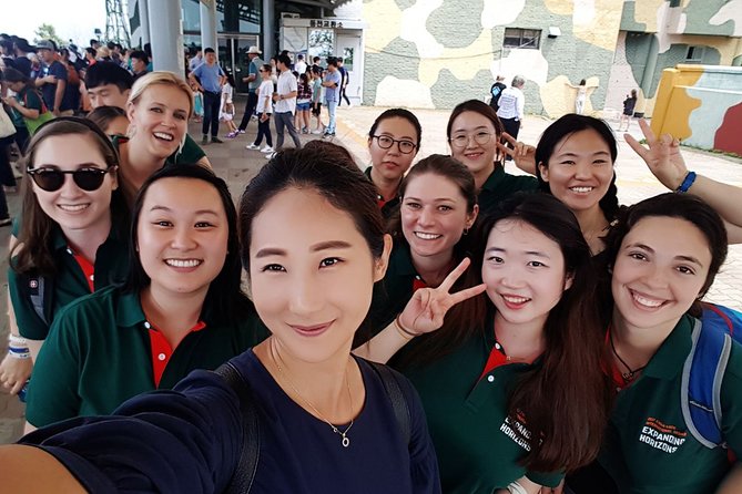 Seoul Private 4 Hour Tour with A Korean Buddy - Museums, tea houses, shopping, and street art