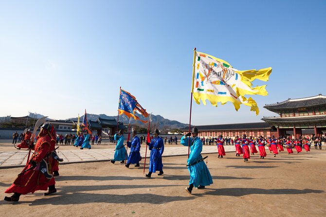 Seoul Private Tour Gyeongbok Palace Bukchon and Gwangjang Market - Key points at a glance