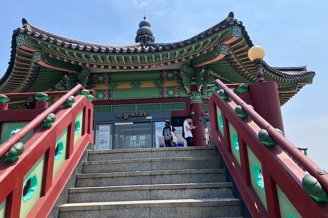 Seoul Private Tour Gyeongbok Palace Bukchon and Gwangjang Market - How the timing shapes the experience