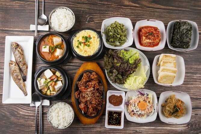 Seoul Private Tour: Palace, Bukchon, Insadong & Han River Cruise - The Han River from a one-hour cruise